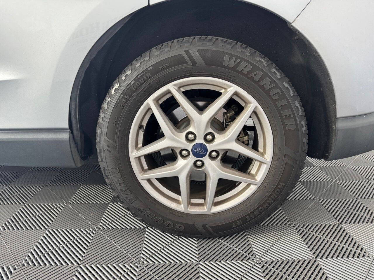 Silver 2021 Ford Edge SEL SEL 4dr Crossover 13