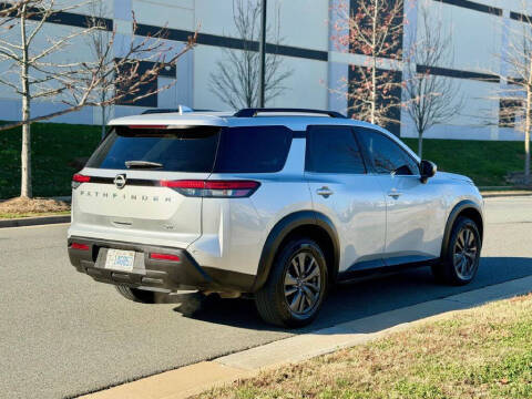 2022 Nissan Pathfinder SV