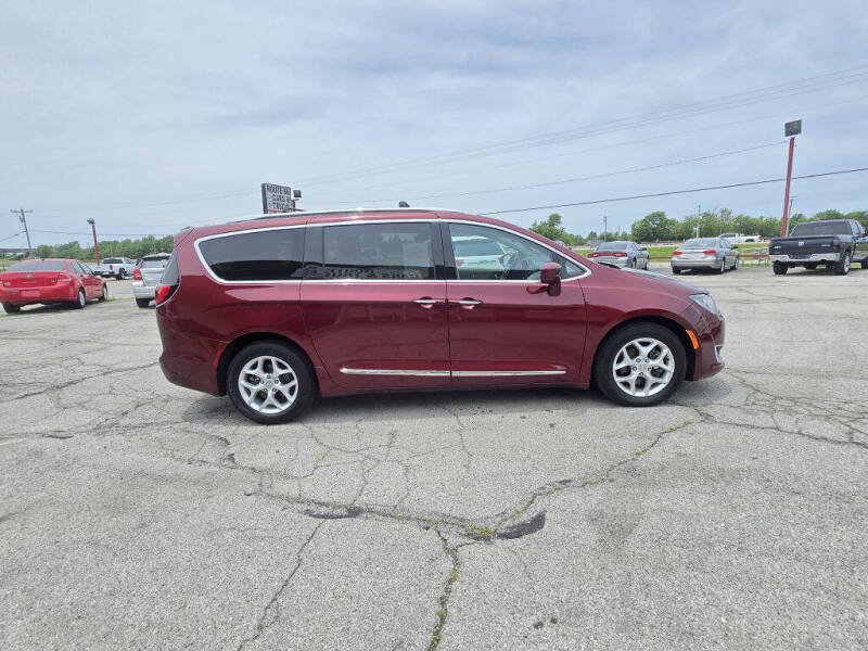 2017 Chrysler Pacifica Touring-L Plus