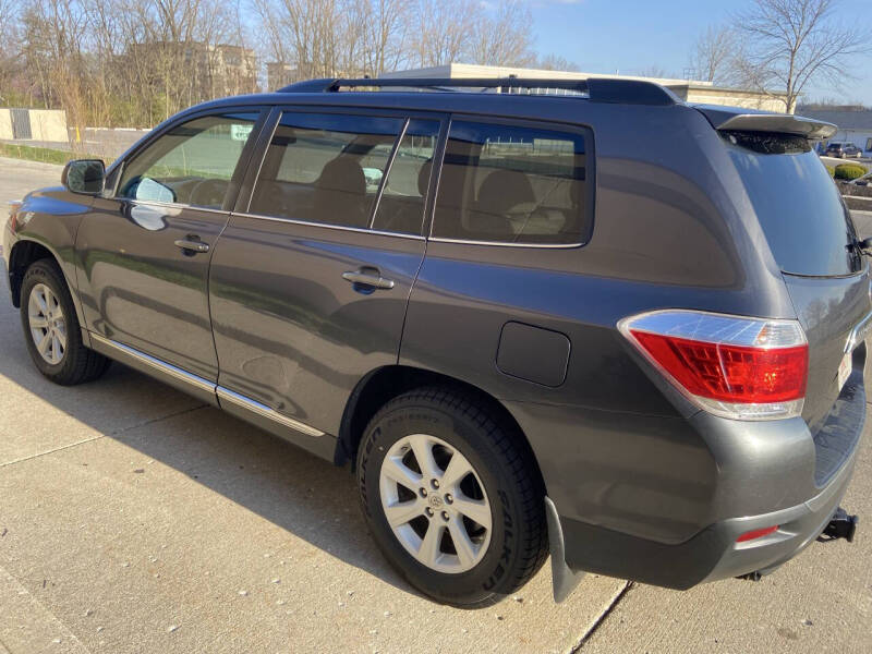 Image 3 of 2013 Toyota Highlander SE