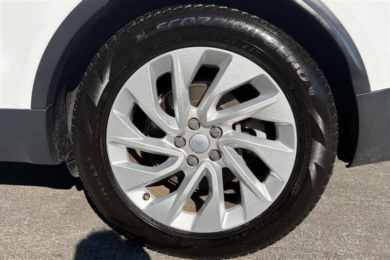 2024 Land Rover Discovery P300 S