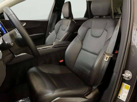 2025 Volvo XC60 B5 Core Dark Theme