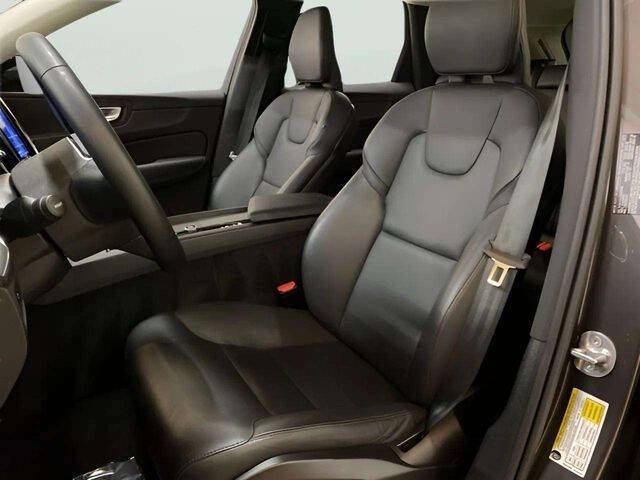 2025 Volvo XC60 B5 Core Dark Theme