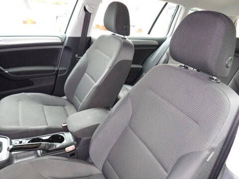 2017 Volkswagen Golf SportWagen