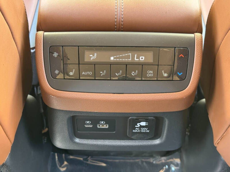 2022 Nissan Pathfinder Platinum