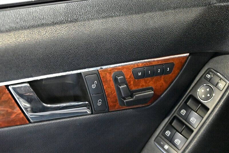 2009 Mercedes-Benz C-Class 39