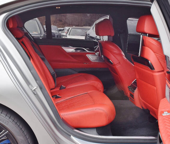 2022 BMW 7 Series M760i xDrive