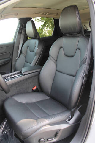 2024 Volvo XC60 B5 Core Dark Theme