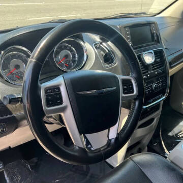 2014 Chrysler Town and Country Touring-L