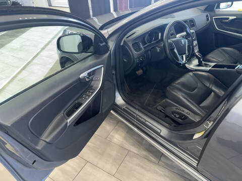 2018 Volvo V60 Cross Country T5 Platinum