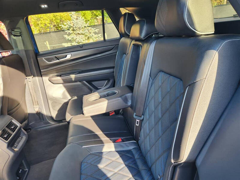 2025 Volkswagen Atlas Cross Sport SEL Premium R-Line 4Motion