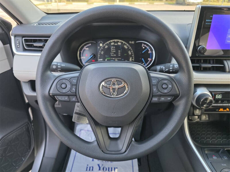 2025 Toyota RAV4 Hybrid XLE