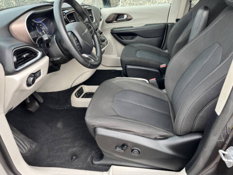 2021 Chrysler Voyager LX