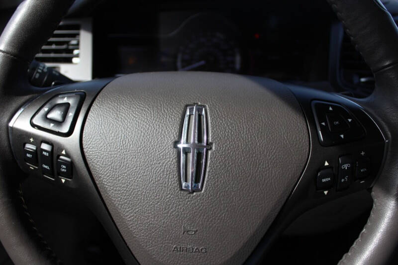 2014 Lincoln MKS Base photo 15