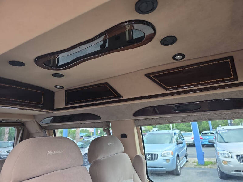 2003 Ford E-Series E-250 SD