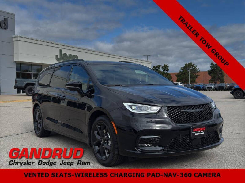 2026 Chrysler Pacifica Limited's photo