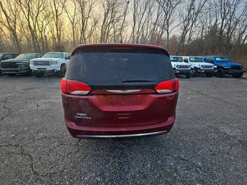 2017 Chrysler Pacifica Touring-L Plus