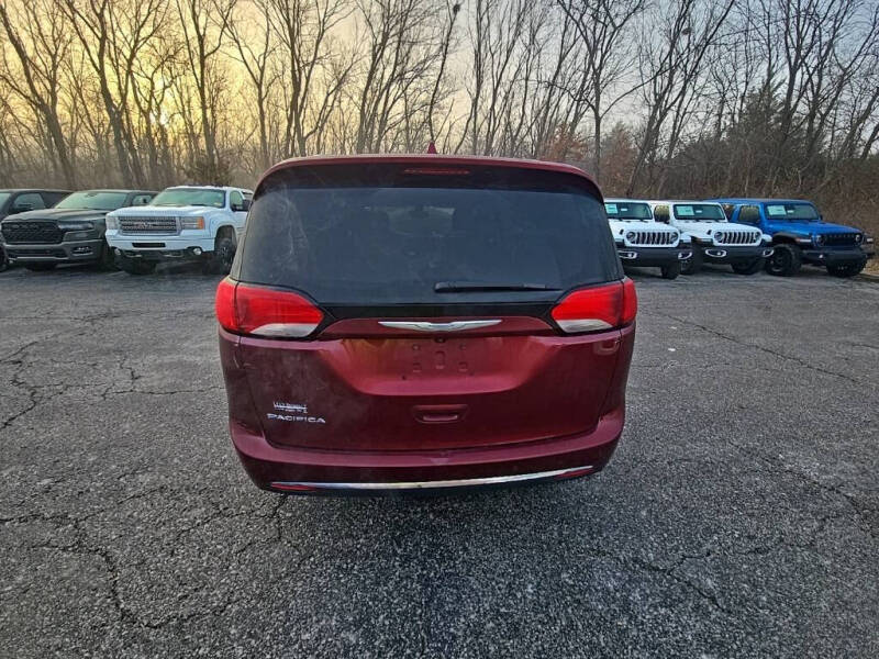 2017 Chrysler Pacifica Touring-L Plus