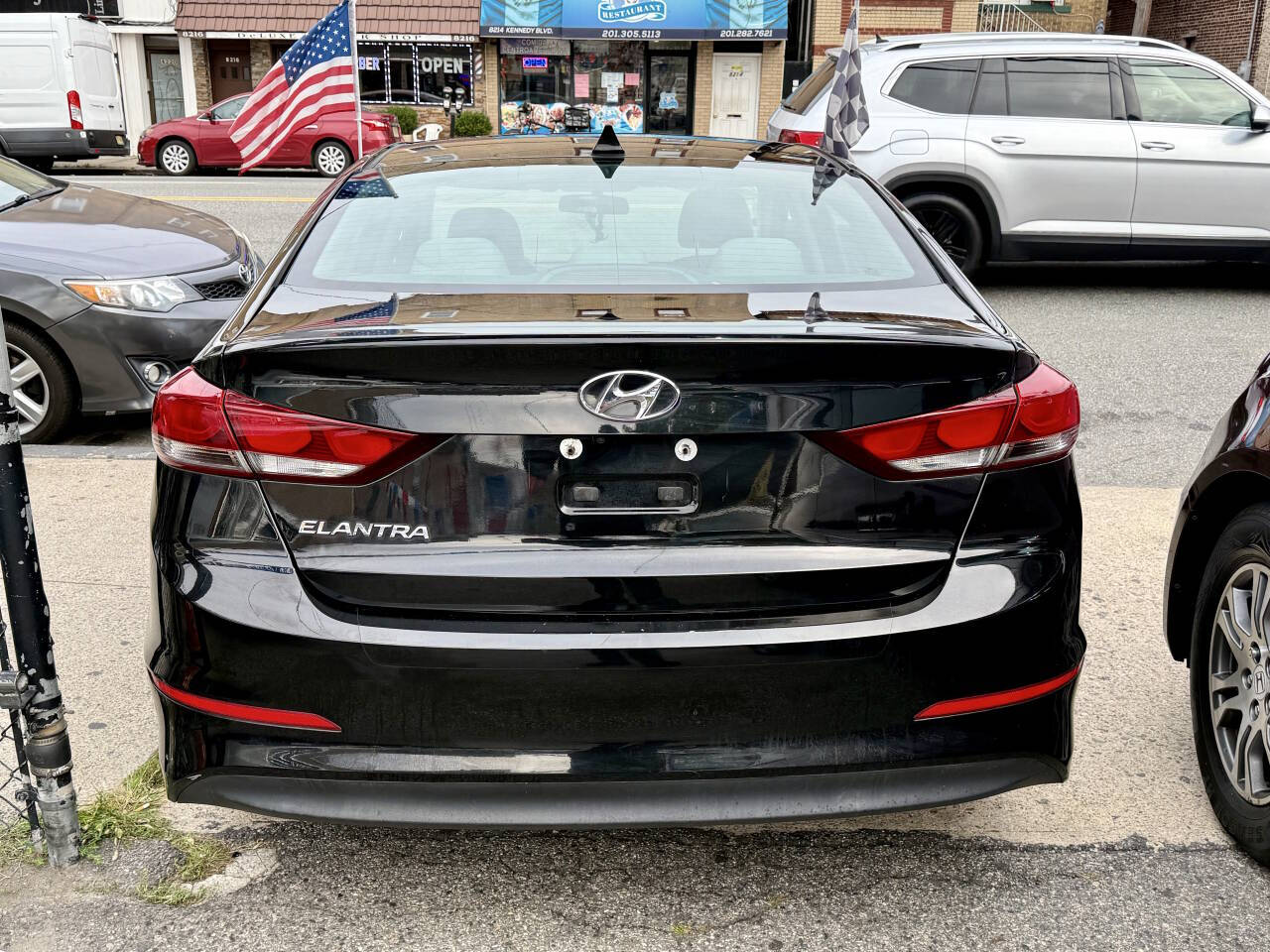 2017 Hyundai Elantra SE 4dr Sedan PZEV (US) - Black exterior view 6