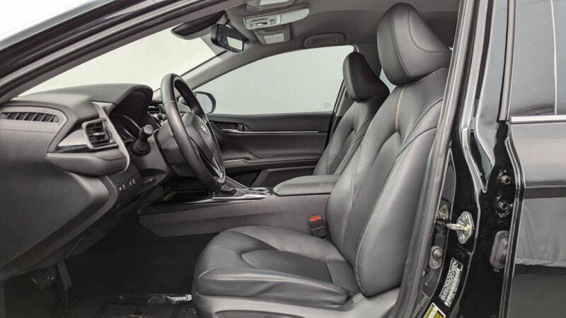 2020 Toyota Camry Hybrid XLE