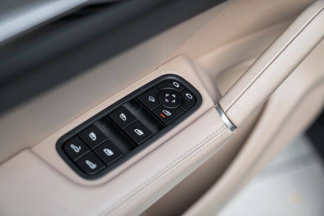 2022 Porsche Cayenne Platinum Edition