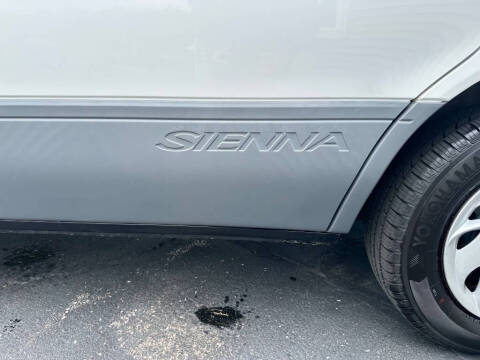 1999 Toyota Sienna CE