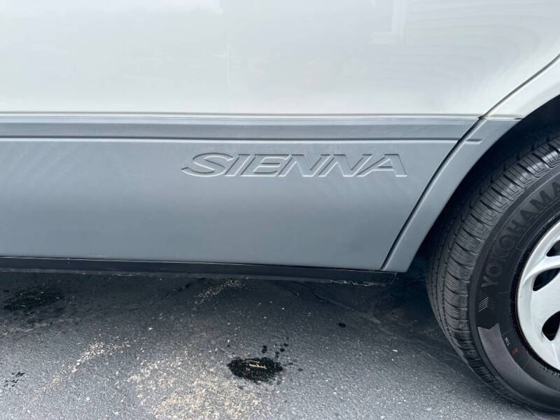 1999 Toyota Sienna CE