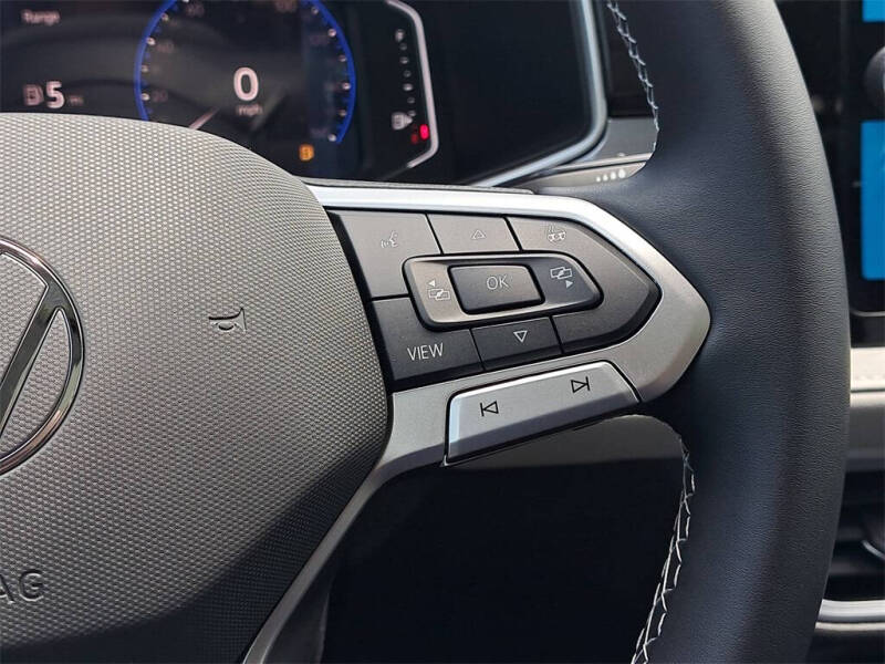 2025 Volkswagen Taos SEL 4Motion