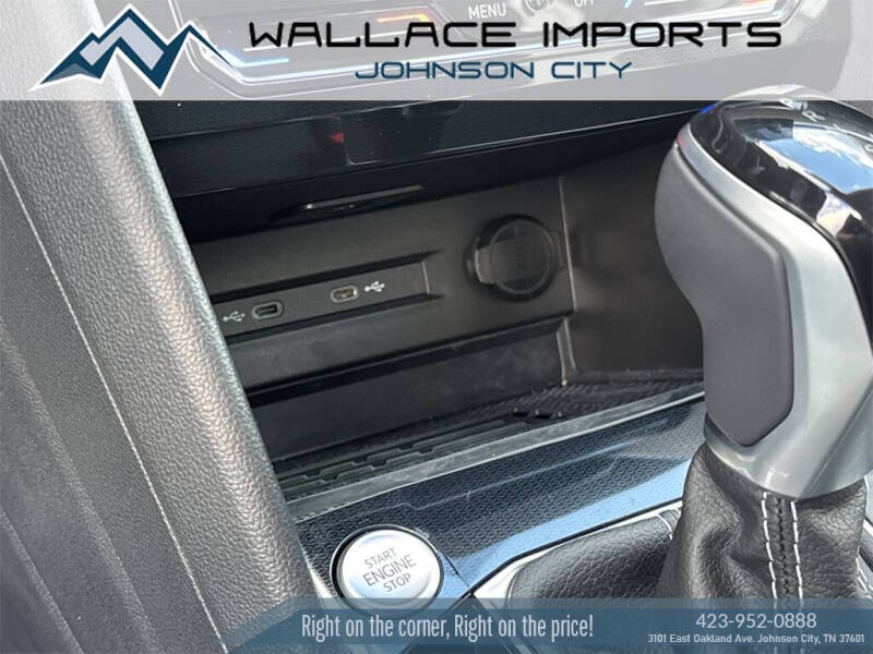 2025 Volkswagen Taos SE 4Motion