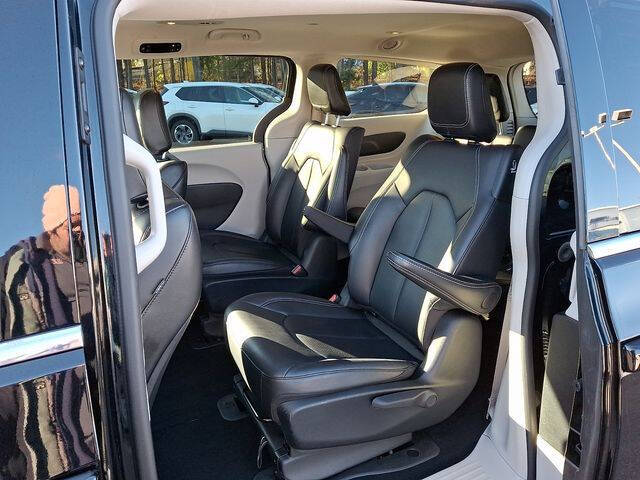 2024 Chrysler Pacifica Plug-In Hybrid Select