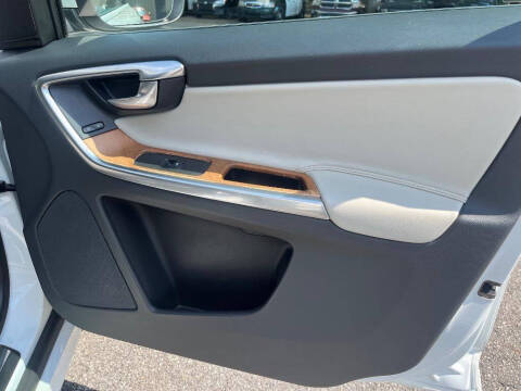 2015 Volvo XC60 T6 Drive-E Platinum