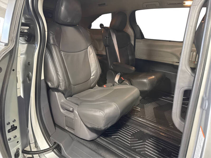 2021 Toyota Sienna LE 8-Passenger