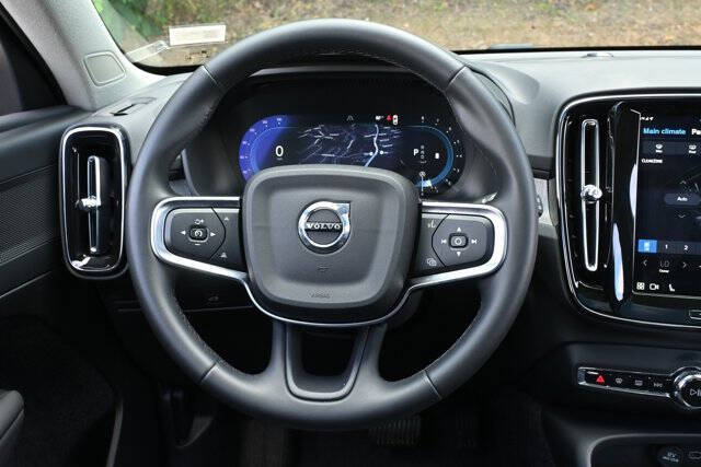 2025 Volvo XC40 B5 Plus Dark Theme