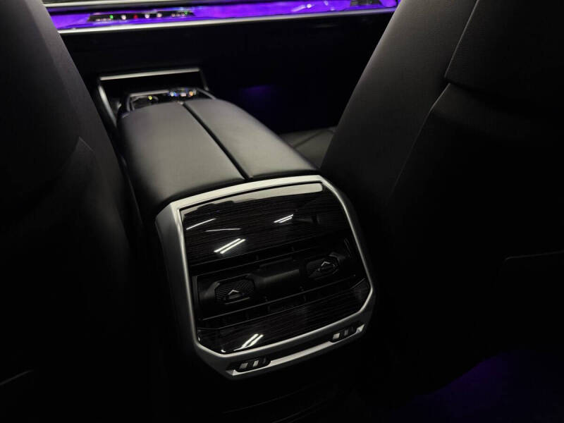 2023 BMW 7 Series 740i