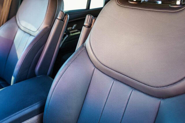 2025 Land Rover Range Rover P400 SE LWB