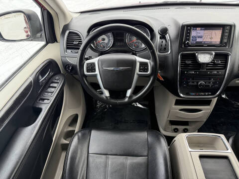 2013 Chrysler Town and Country Touring