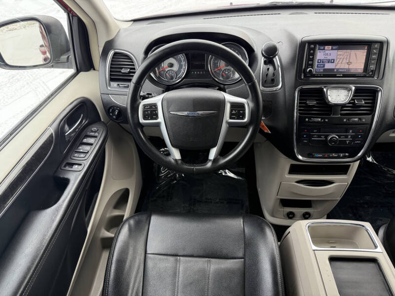 2013 Chrysler Town and Country Touring