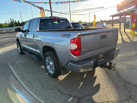 2015 Toyota Tundra SR5