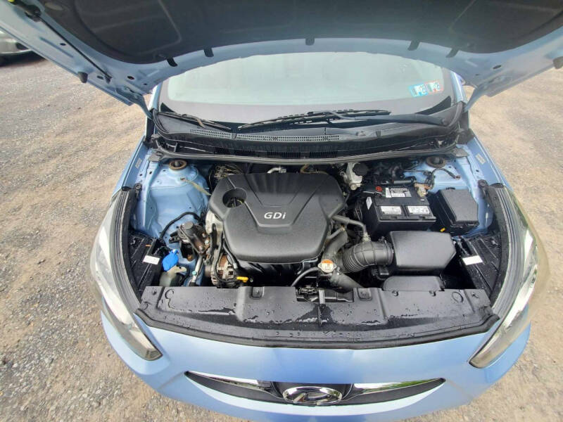 2012 Hyundai Accent SE photo 12