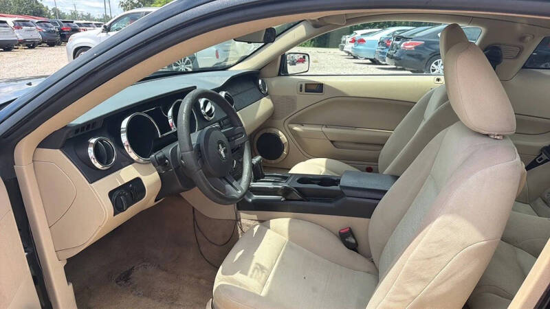 2005 Ford Mustang V6 Deluxe