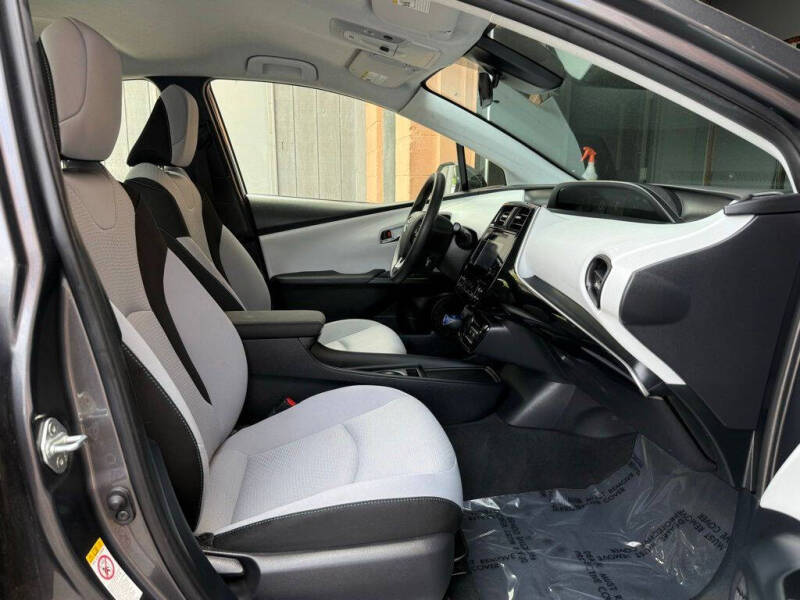2019 Toyota Prius LE