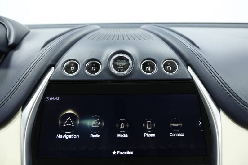 2021 Aston Martin DBX