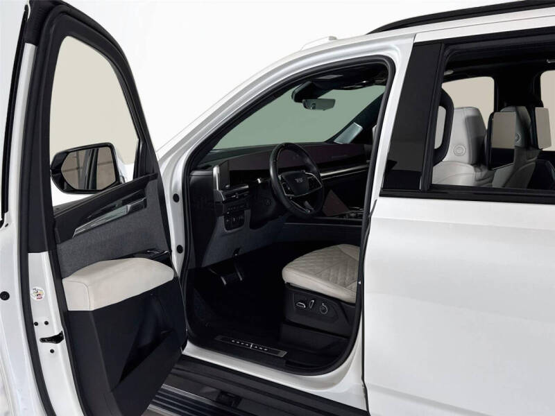 2025 Cadillac Escalade-V ESV