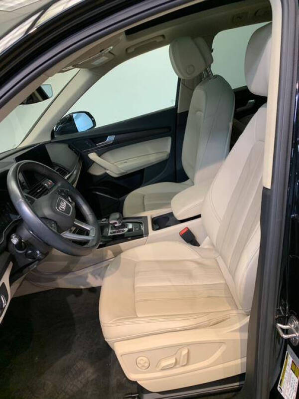 2023 Audi Q5 quattro Premium 40 TFSI