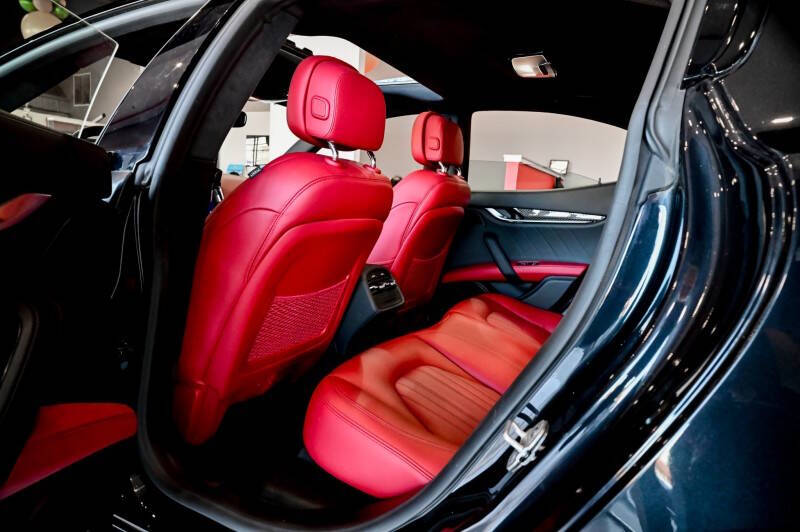 2022 Maserati Ghibli Modena Q4