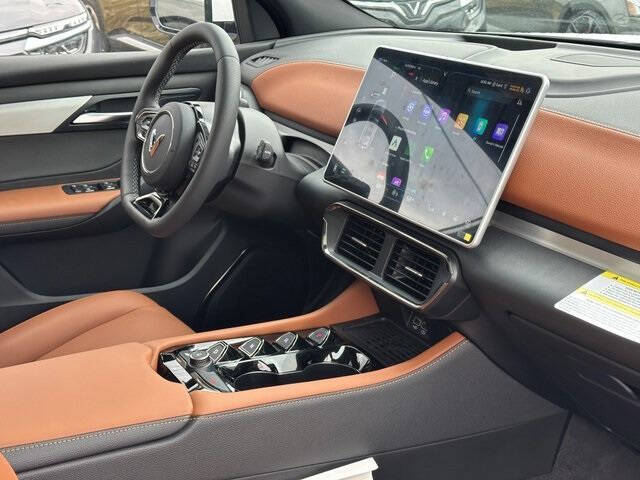 2025 VinFast VF8 Plus