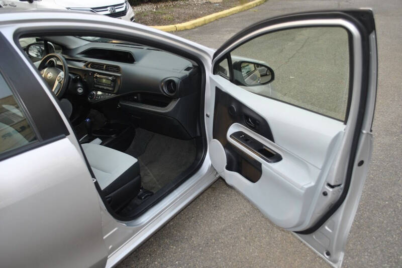 2013 Toyota Prius c One