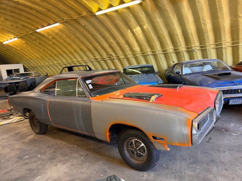 Cream 1970 Dodge Super Bee 2