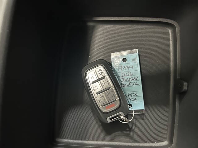 2026 Chrysler Pacifica Select