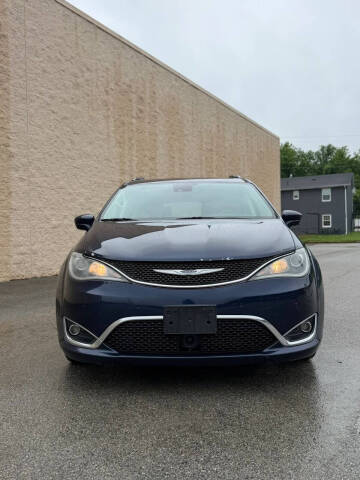 2017 Chrysler Pacifica Touring-L Plus